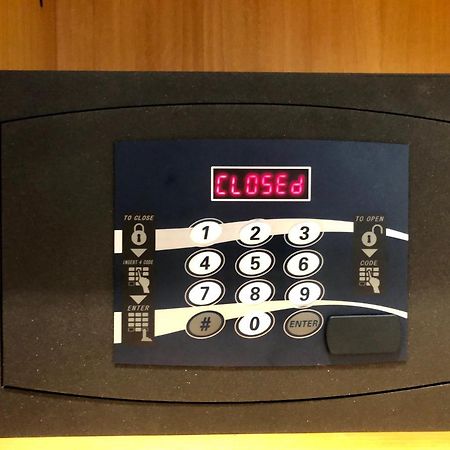 Suite Augustus - Free Parking Генуя Экстерьер фото
