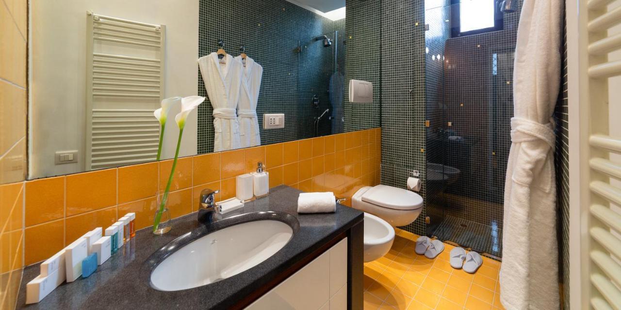 Suite Augustus - Free Parking Генуя Экстерьер фото
