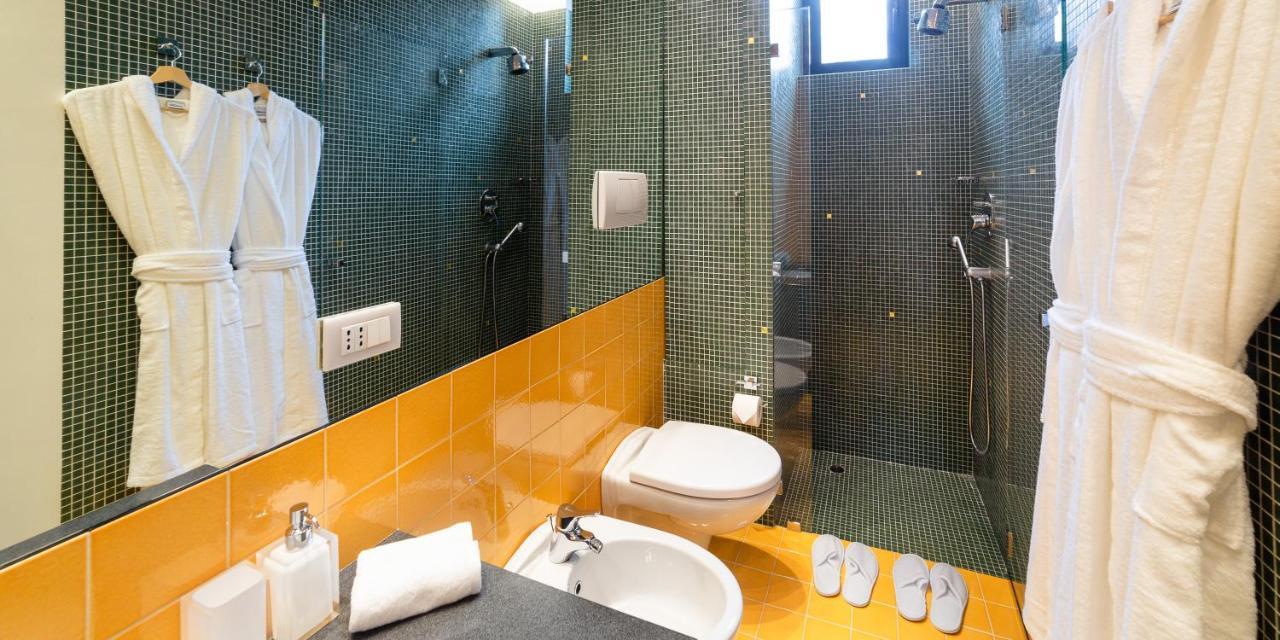 Suite Augustus - Free Parking Генуя Экстерьер фото