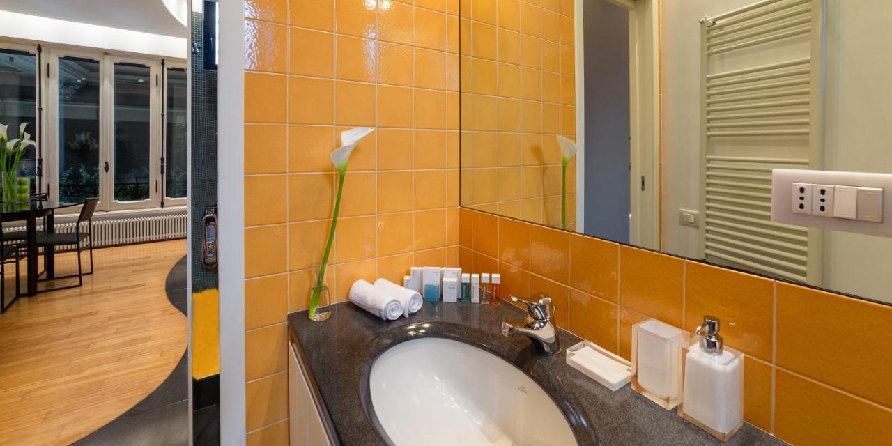 Suite Augustus - Free Parking Генуя Экстерьер фото